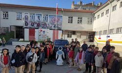 İlkokul öğrencilerine TOGG ile yerli ve milli robot tanıtıldı