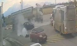 Mamyon otomobile çarptı: 2 yaralı