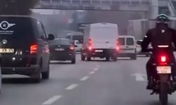 Minibüs sürücüsü makas atarak trafiği tehlikeye düşürdü