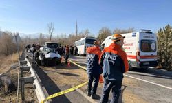 Otomobil ile midibüs çarpıştı: 10 yaralı