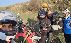 Tek başına buldukları yeni doğmuş kuzuyu 3 kilometre ötedeki annesi ile kavuşturdular