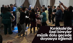 Özel bireyler müzik dolu gecede doyasıya eğlendi
