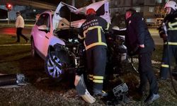 Kazaya karışan araçta yangın paniği