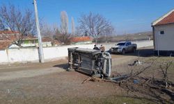 Kulu'da kontrolden çıkan kamyonet devrildi