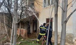 Yangın çıkan ev kullanılamaz hale geldi