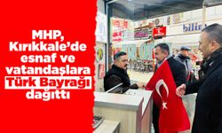 MHP, Kırıkkale’de esnaf ve vatandaşlara Türk Bayrağı dağıttı