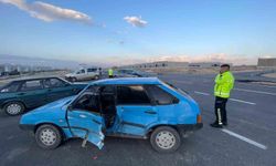 Karaman'da iki otomobil çarpıştı: 2 yaralı