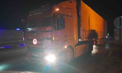 Tır ile ticari taksi çarpıştı: 1 yaralı