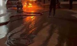 Alev alan elektrikli otomobil kullanılmaz hale geldi