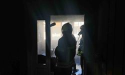 Apartman yangını ekiplerce söndürüldü