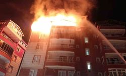 Apartmanın teras katı alevlere teslim oldu