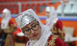 En güzel halk oyununu oynamak için ter döktüler