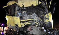 Kamyon tıra arkadan çarptı: 1 yaralı