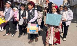 Minikler söyledikleri ilahilerle mest etti