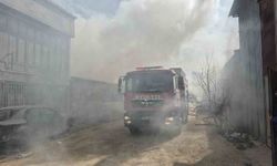 Mobilya deposunda yangın