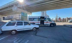 Yolcu minibüsü ile otomobil çarpıştı: 2 yaralı