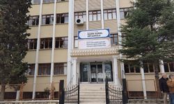 42 yıl 7 ay sonra emekli oldu: Son dersine yıllar önce mezun ettiği öğrencileri katıldı