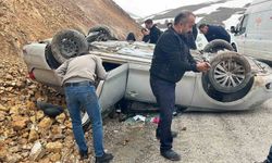 Sivas'ta otomobil takla attı, 3 kişi yaralandı