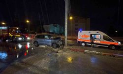 Cip trafik levhasına çarptı: 1 yaralı