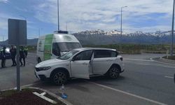 Otomobil ile kamyonet çarpıştı: 4 yaralı