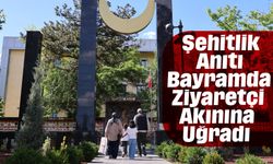 Şehitlik Anıtı Bayramda Ziyaretçi Akınına Uğradı