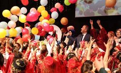 Alkışlar minik mezunlar için