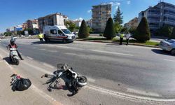Otomobille elektrikli bisiklet çarpıştı: 1 yaralı