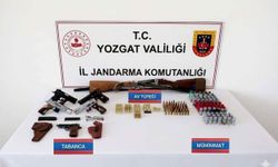 Ruhsatsız silahlara el konuldu
