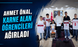 Ahmet Önal, karne alan öğrencileri ağırladı