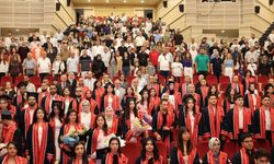 ERÜ Edebiyat Fakültesi'nde 450 öğrenci mezun oldu