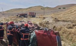 Hafif ticari araç ile otomobil çarpıştı: 3 ölü, 4 yaralı