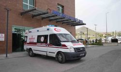Otomobilin çarptığı motosiklet sürücüsü hayatını kaybetti