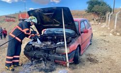 Park halindeki otomobilde çıkan yangın söndürüldü