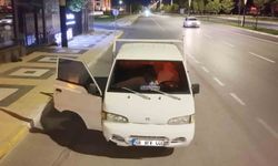 Alkollü ve ehliyetsiz sürücünün 'aracım arızalandı' oyununu polis bozdu