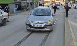 Otomobilin çarptığı yaşlı kadın yaralandı