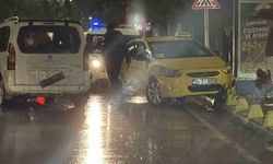 Taksi ile panelvan çarpıştı: 3 yaralı