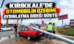 Kırıkkale’de otomobilin üzerine aydınlatma direği düştü