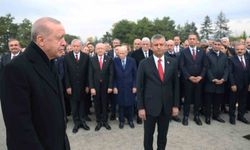 Cumhurbaşkanı Erdoğan başkanlığındaki devlet erkanı Anıtkabir'i ziyaret etti