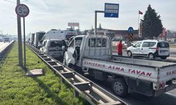 Eskişehir çevreyolunda pikap hafif ticari araca çarptı: 7 yaralı