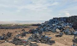 Eskişehir'de çıkan yangında binlerce plastik kasa yandı