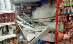 Kontrolden çıkan kamyonet markete girdi: 2 yaralı