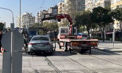 Tramvay seferini durduran kaza