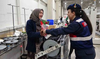 Jandarma 8 Mart Kadınlar Günü dolayısıyla fabrika işçisi kadınları unutmadı