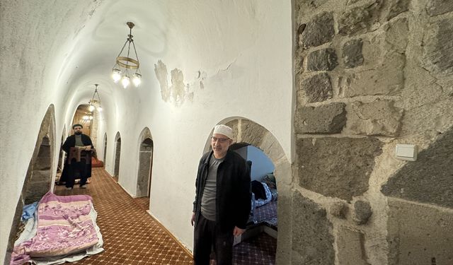 Kayseri'de camilerde itikafa girenler ramazanın son günlerini ibadetle geçiriyor