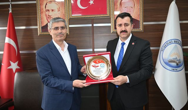 Suşehri Belediye Başkanlığına seçilen Kayaoğlu, görevine başladı