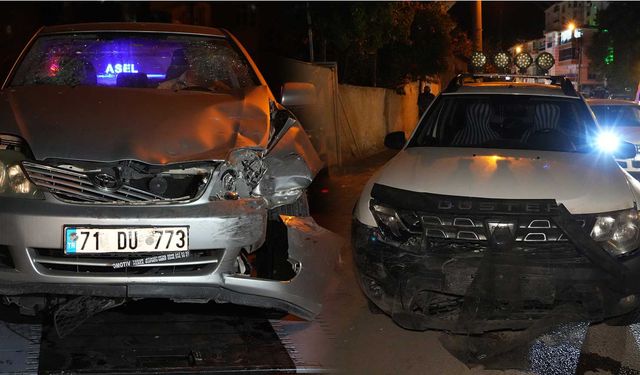 Kırıkkale’de iki otomobil kafa kafaya çarpıştı 4 yaralı