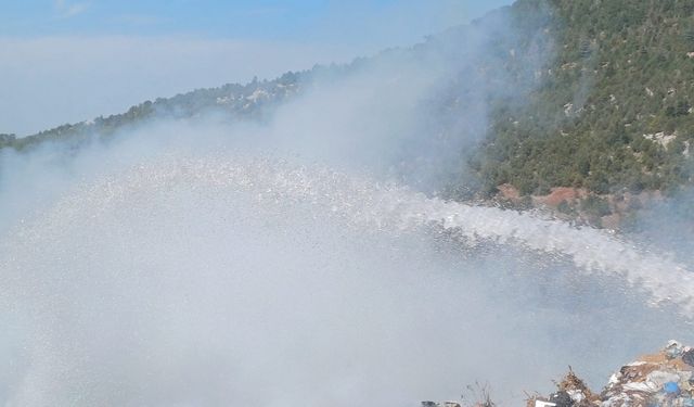 Beyşehir'de çöp toplama merkezinde çıkan yangın söndürüldü