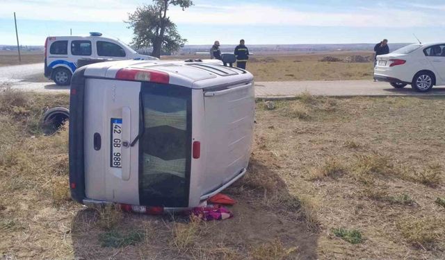 Hafif ticari araç devrildi, sürücü kazayı yara almadan atlattı