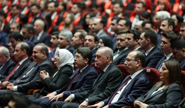 Cumhurbaşkanı Erdoğan: ”Türk milleti adına karar verenlere ise kimse ayar veremez”