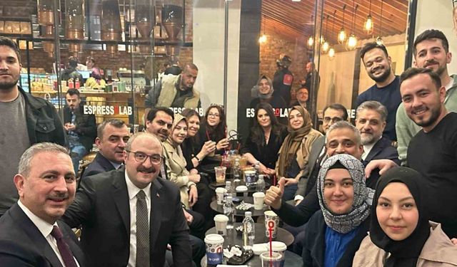 AK Partili Varank ve Gül, gençlerle Espressolab’da buluştu
